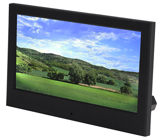 Модель имеет дисплей 10,1 дюймов (1024x768) с технологией экрана IPS, встроенное хранилище объемом 15 ГБ. В корпус встроен динамик для проигрывания видео.