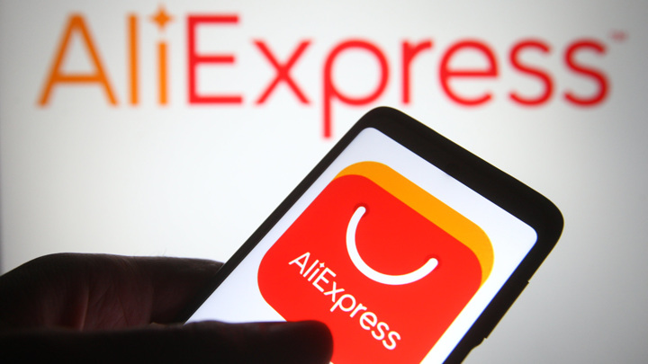 AliExpress на экране смартфона 