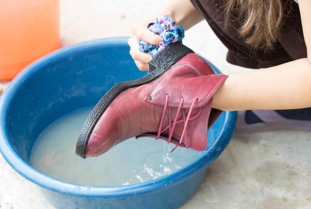 Мытьё обуви